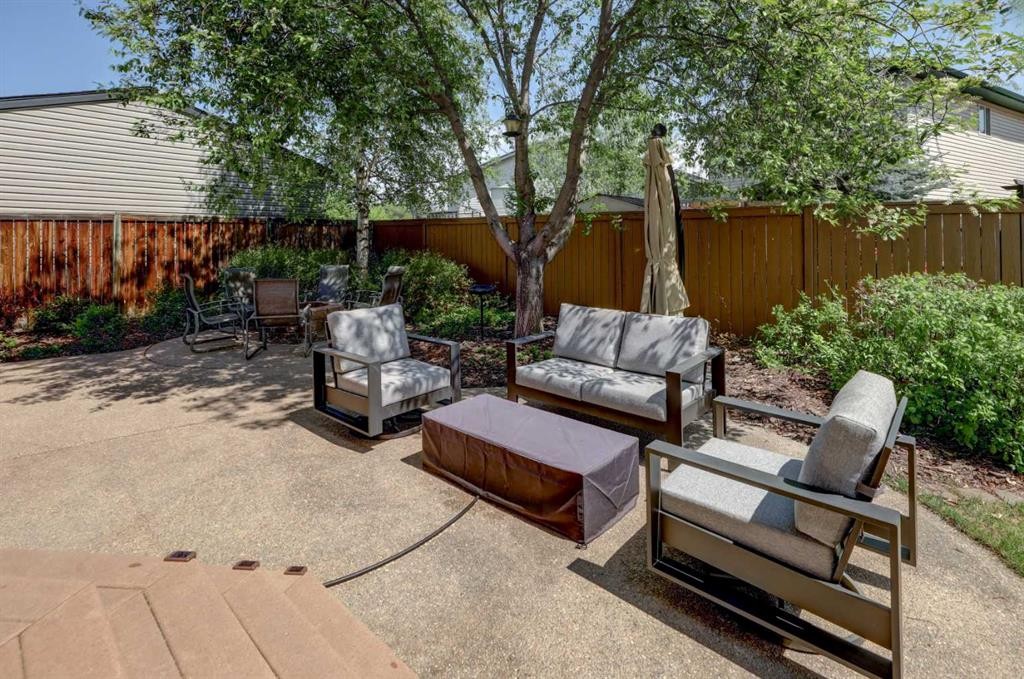 8 Canoe Road Sw, Airdrie, AB - Outdoor