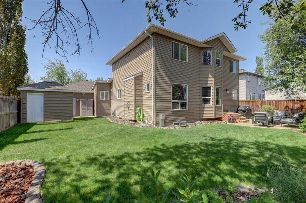 8 Canoe Road Sw, Airdrie, AB - Outdoor