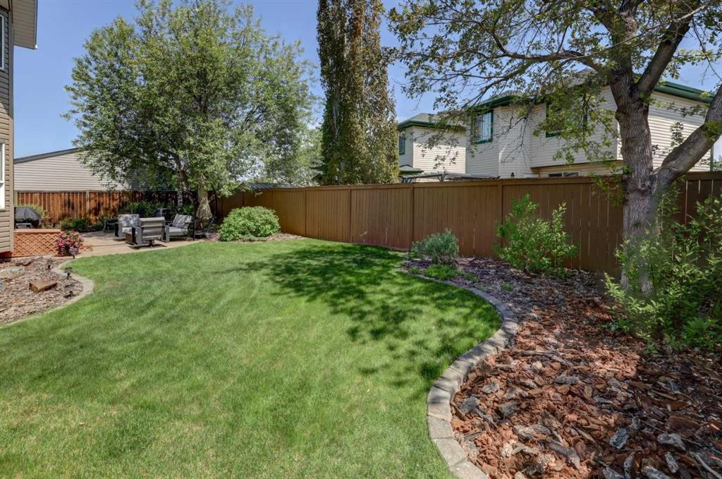 8 Canoe Road Sw, Airdrie, AB - Outdoor
