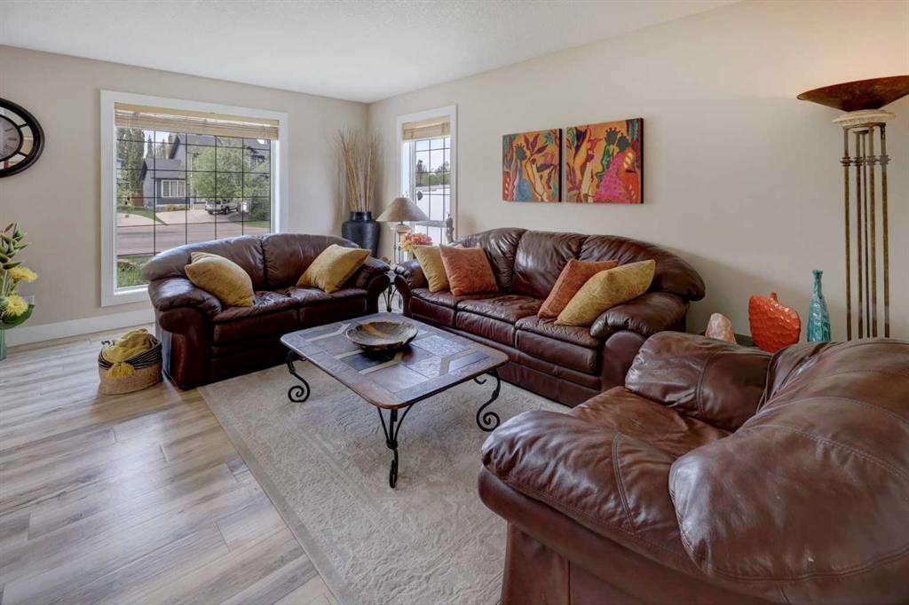 8 Canoe Road Sw, Airdrie, AB - Indoor Photo Showing Living Room