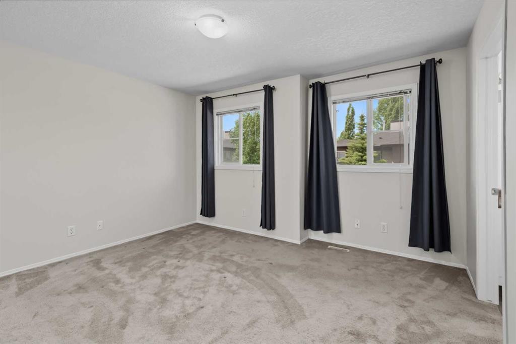 34 Eversyde Common Sw, Calgary, AB - Indoor Photo Showing Other Room