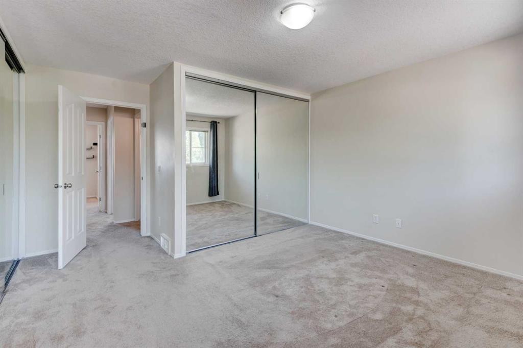 34 Eversyde Common Sw, Calgary, AB - Indoor Photo Showing Other Room