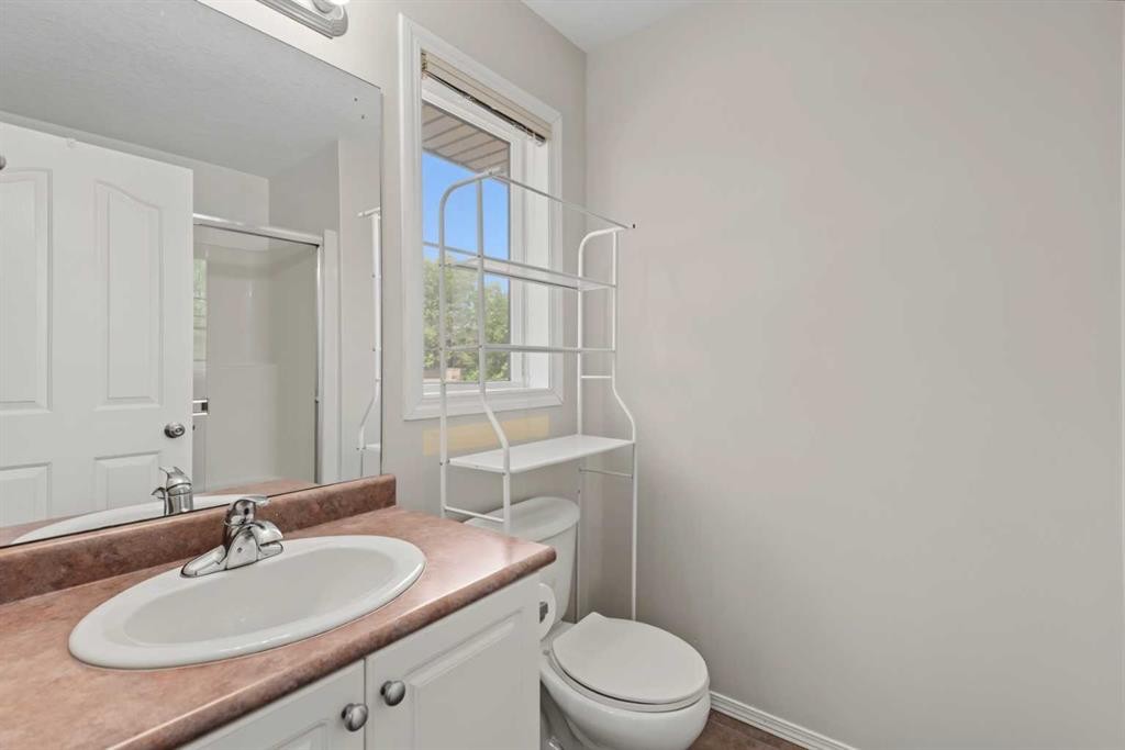 34 Eversyde Common Sw, Calgary, AB - Indoor Photo Showing Bathroom