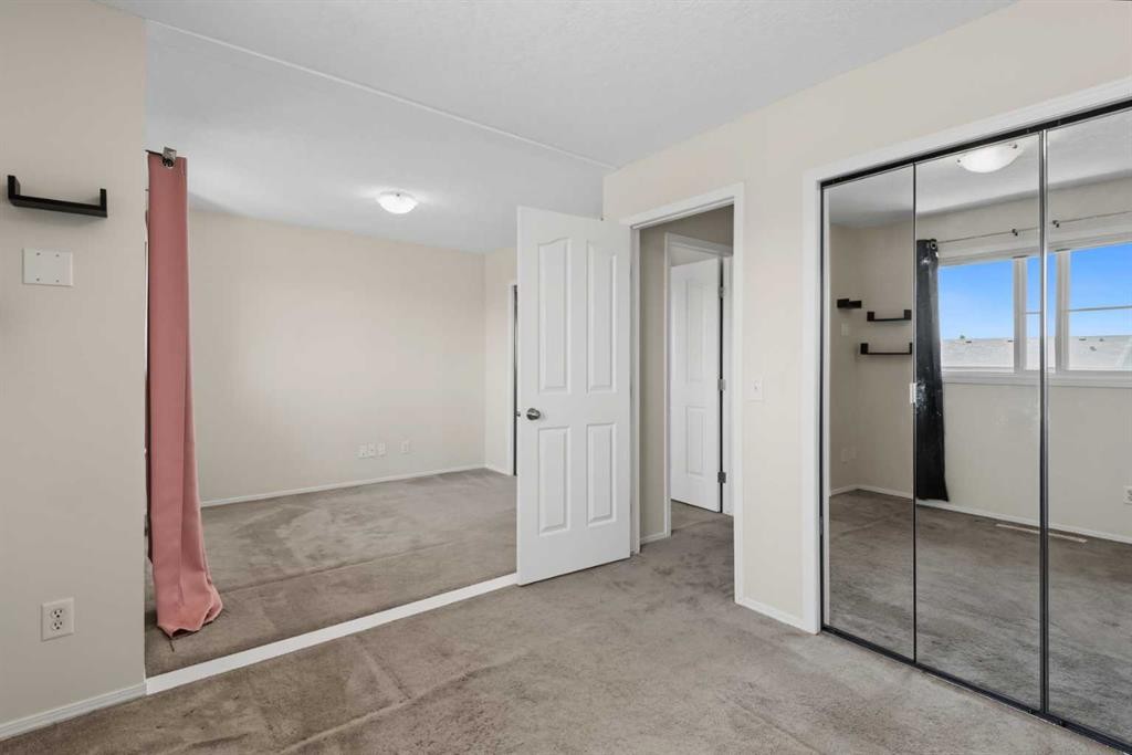 34 Eversyde Common Sw, Calgary, AB - Indoor Photo Showing Other Room
