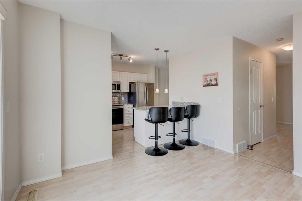34 Eversyde Common Sw, Calgary, AB - Indoor Photo Showing Kitchen