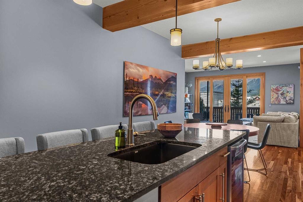 8-511 6Th Avenue, Canmore, AB - Indoor Photo Showing Kitchen