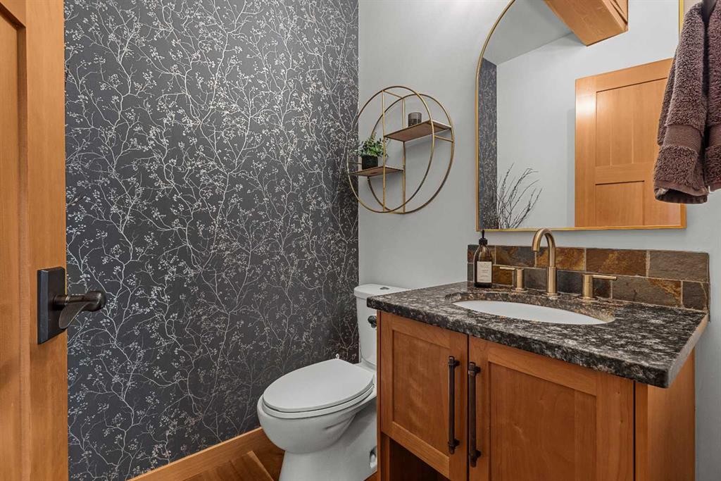8-511 6Th Avenue, Canmore, AB - Indoor Photo Showing Bathroom