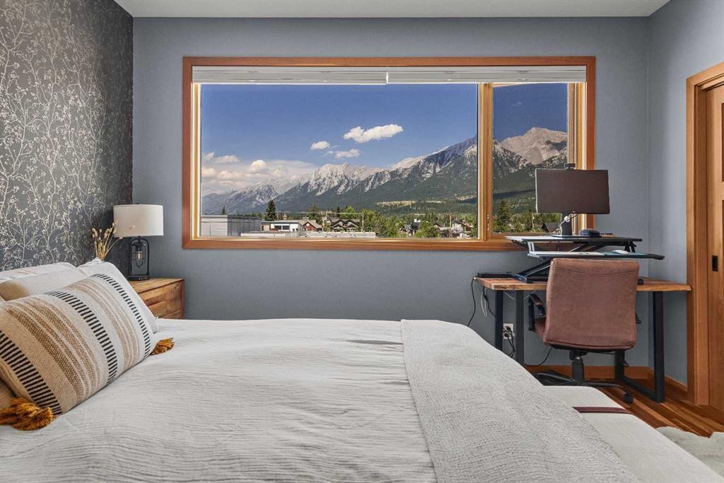 8-511 6Th Avenue, Canmore, AB - Indoor Photo Showing Bedroom