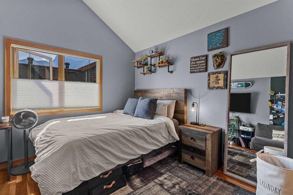 8-511 6Th Avenue, Canmore, AB - Indoor Photo Showing Bedroom