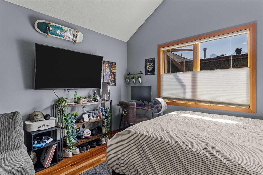 8-511 6Th Avenue, Canmore, AB - Indoor Photo Showing Bedroom