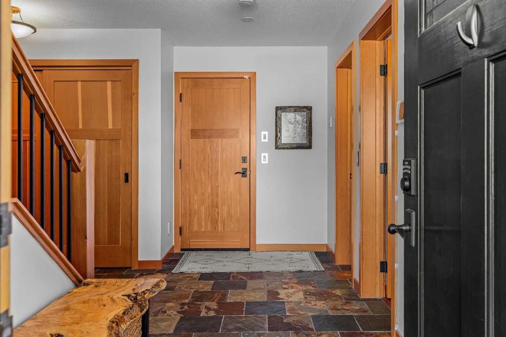 8-511 6Th Avenue, Canmore, AB - Indoor Photo Showing Other Room