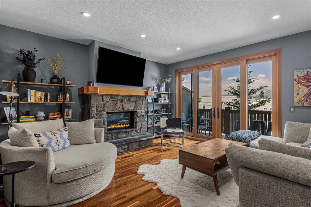 8-511 6Th Avenue, Canmore, AB - Indoor Photo Showing Living Room With Fireplace