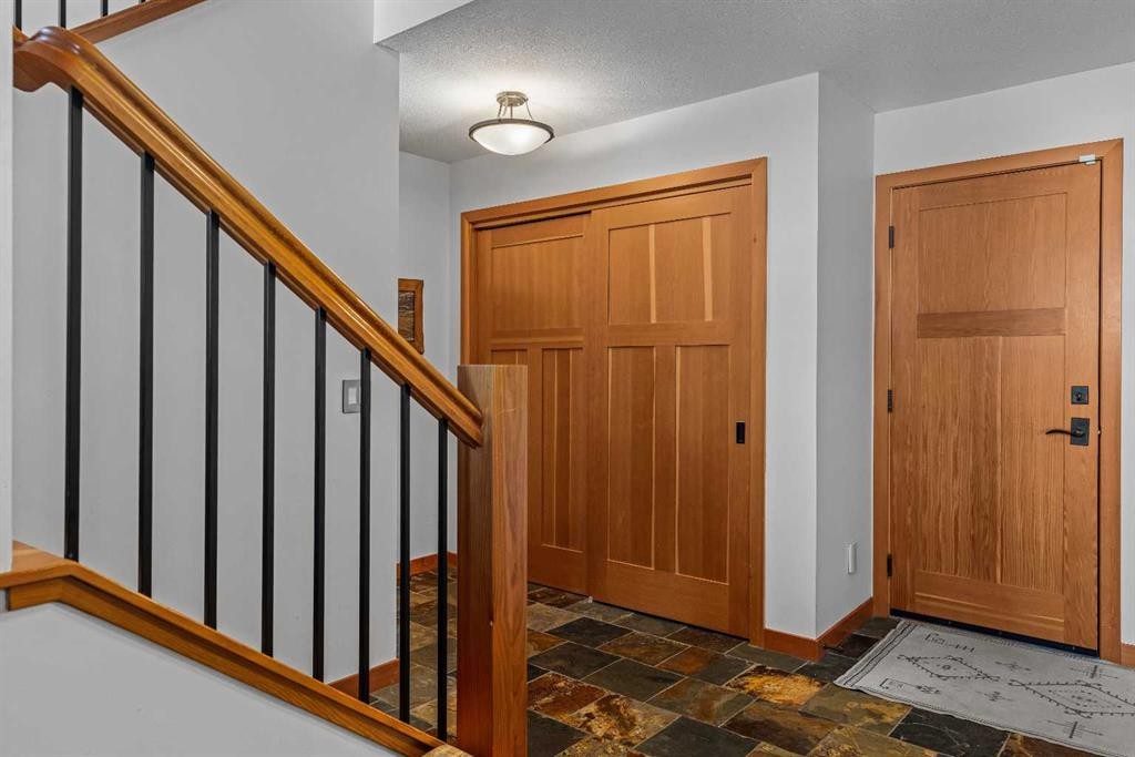 8-511 6Th Avenue, Canmore, AB - Indoor Photo Showing Other Room