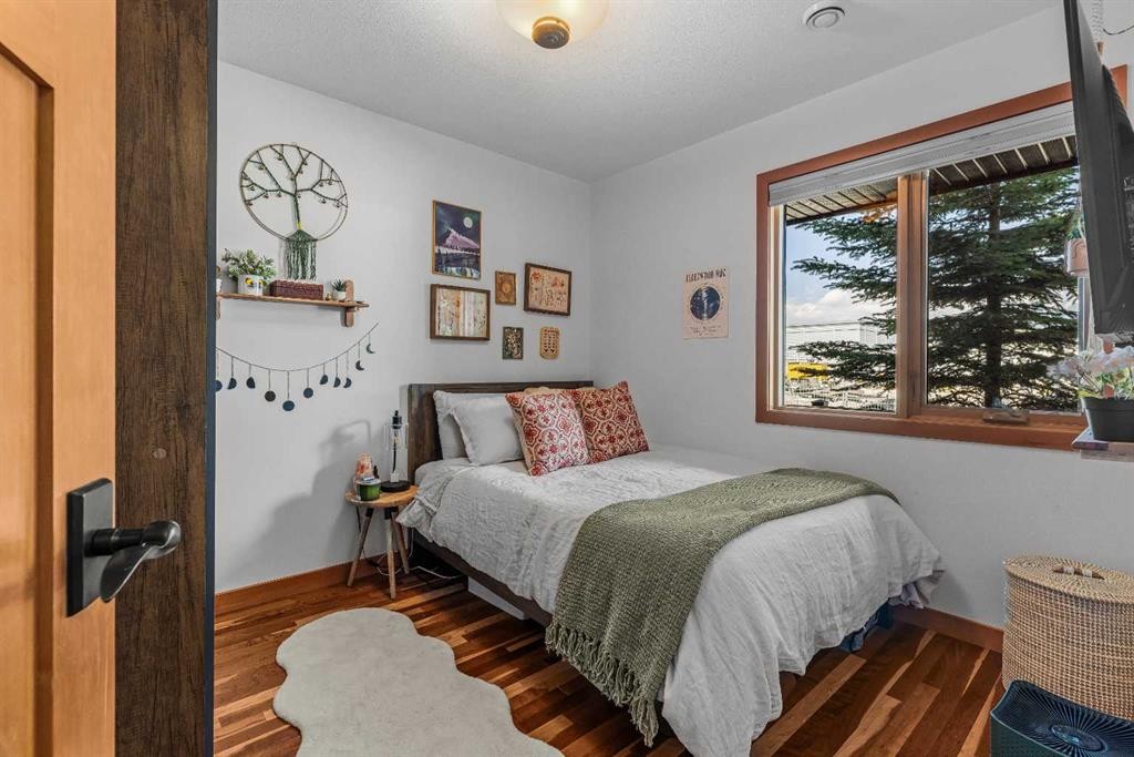 8-511 6Th Avenue, Canmore, AB - Indoor Photo Showing Bedroom