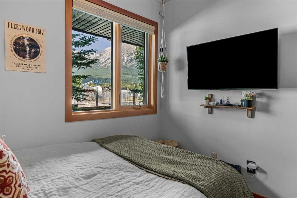 8-511 6Th Avenue, Canmore, AB - Indoor Photo Showing Bedroom