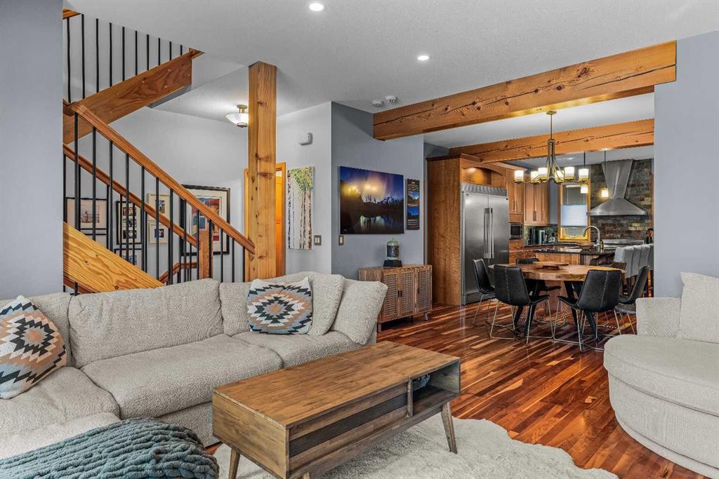 8-511 6Th Avenue, Canmore, AB - Indoor Photo Showing Living Room