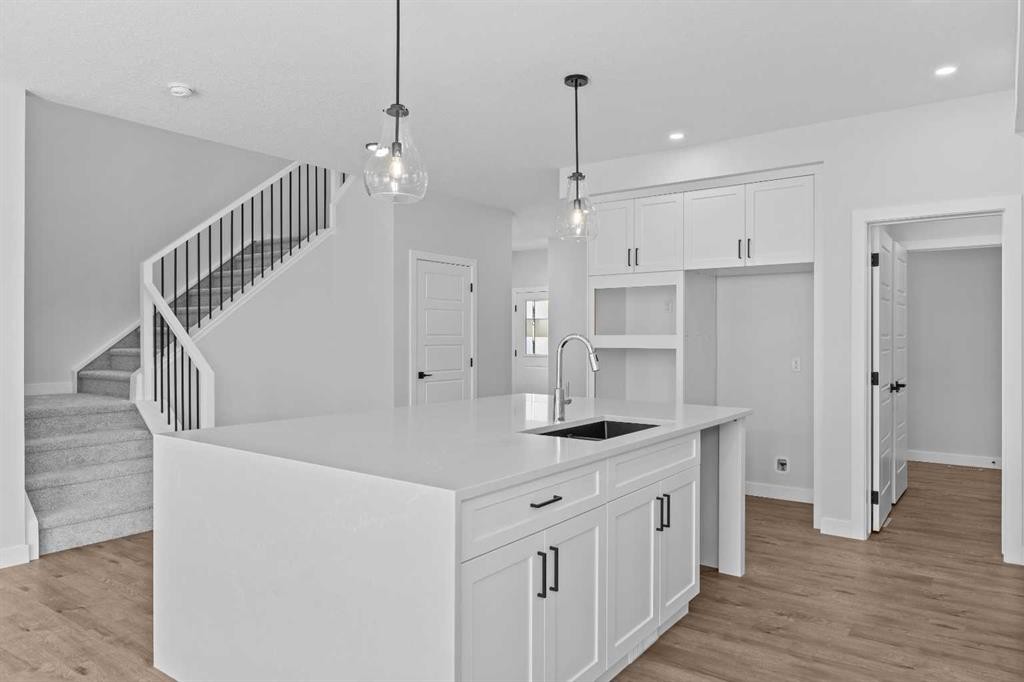 35 Creekside Rise Sw, Calgary, AB - Indoor Photo Showing Kitchen