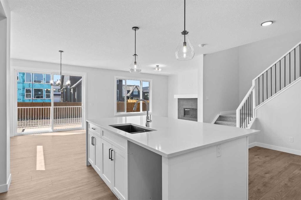 35 Creekside Rise Sw, Calgary, AB - Indoor Photo Showing Kitchen With Upgraded Kitchen