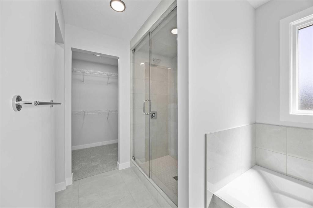 35 Creekside Rise Sw, Calgary, AB - Indoor Photo Showing Bathroom
