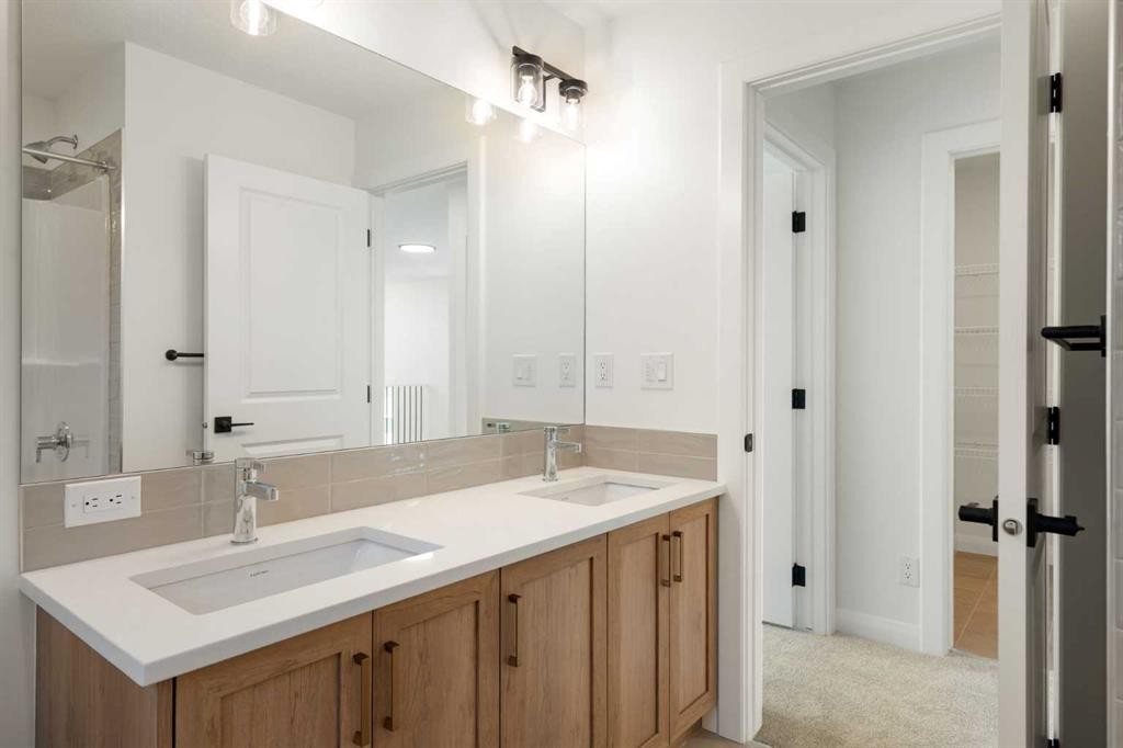 331 Rivercrest Road, Cochrane, AB - Indoor Photo Showing Bathroom