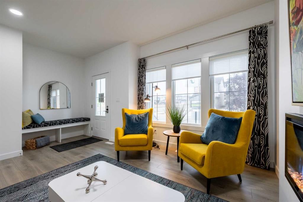 629 Savanna Drive Ne, Calgary, AB - Indoor Photo Showing Living Room