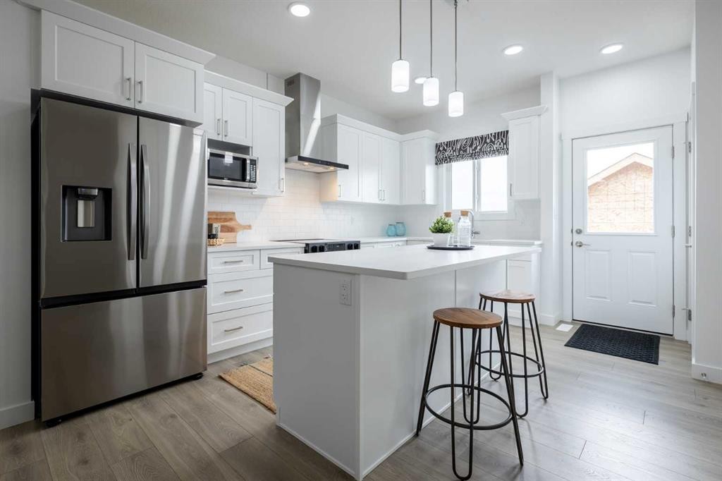 629 Savanna Drive Ne, Calgary, AB - Indoor Photo Showing Kitchen With Upgraded Kitchen