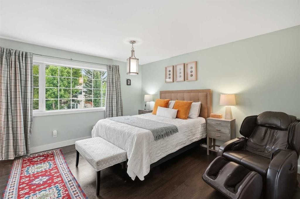 606 Schubert Place Nw, Calgary, AB - Indoor Photo Showing Bedroom