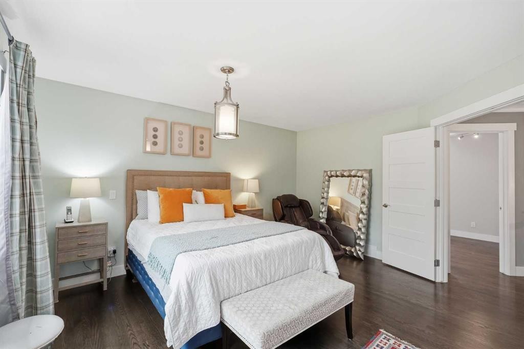 606 Schubert Place Nw, Calgary, AB - Indoor Photo Showing Bedroom