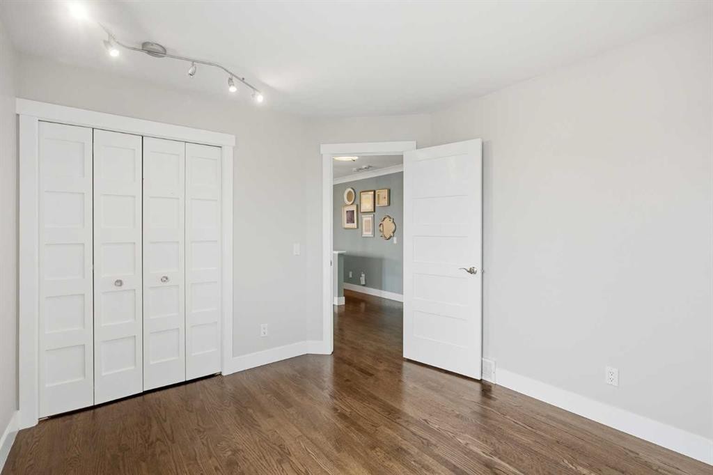 606 Schubert Place Nw, Calgary, AB - Indoor Photo Showing Other Room