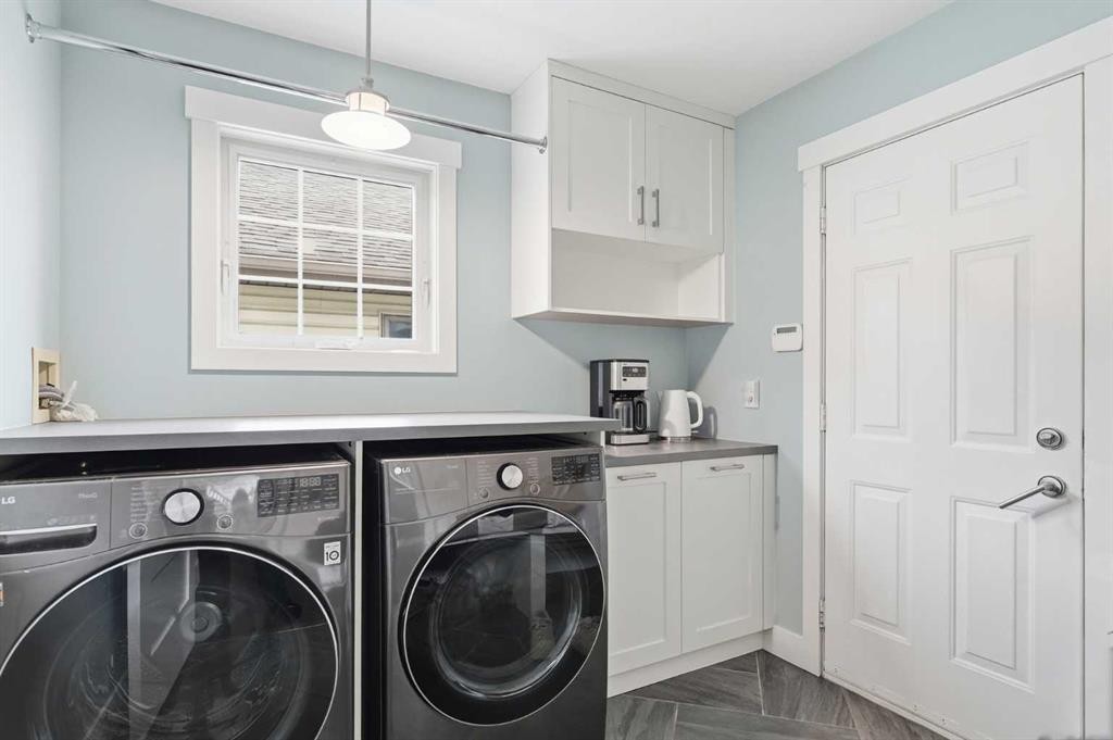 606 Schubert Place Nw, Calgary, AB - Indoor Photo Showing Laundry Room