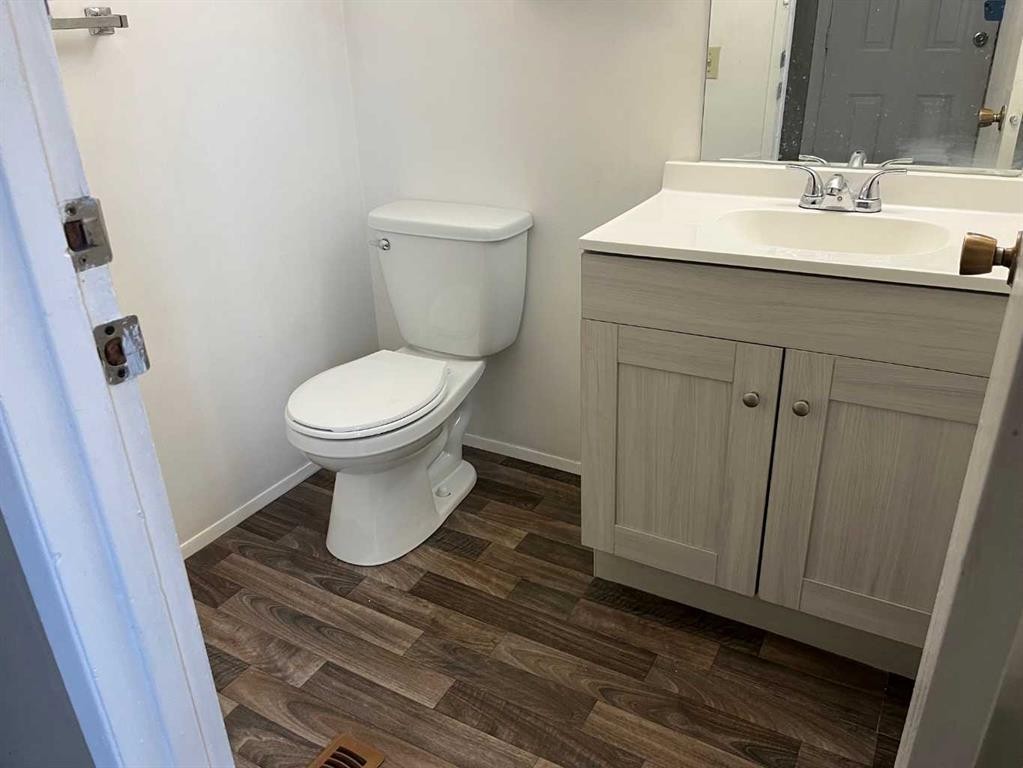 179 Falshire Drive Ne, Calgary, AB - Indoor Photo Showing Bathroom