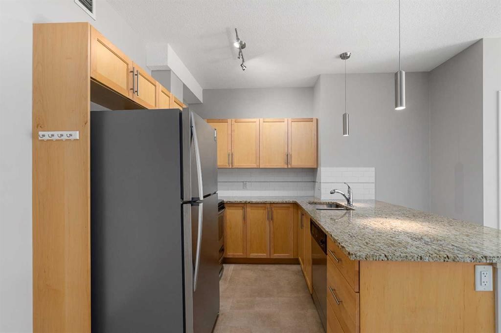 2307-604 East Lake Boulevard Ne, Airdrie, AB - Indoor Photo Showing Kitchen