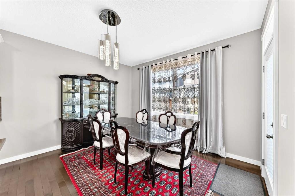 56 Evansborough Green Nw, Calgary, AB - Indoor Photo Showing Dining Room