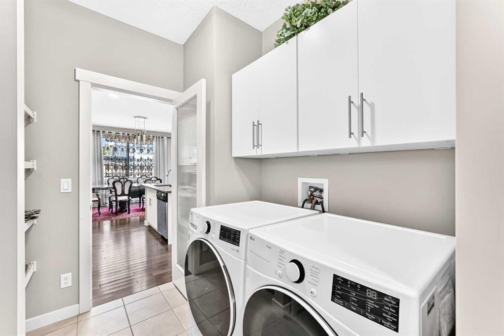 56 Evansborough Green Nw, Calgary, AB - Indoor Photo Showing Laundry Room