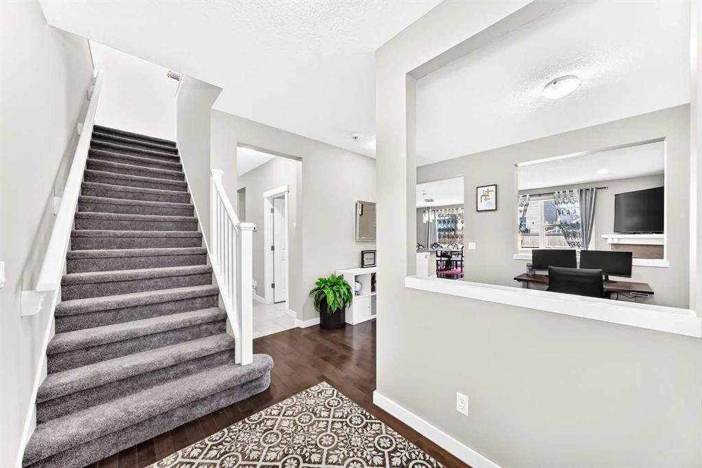 56 Evansborough Green Nw, Calgary, AB - Indoor Photo Showing Other Room