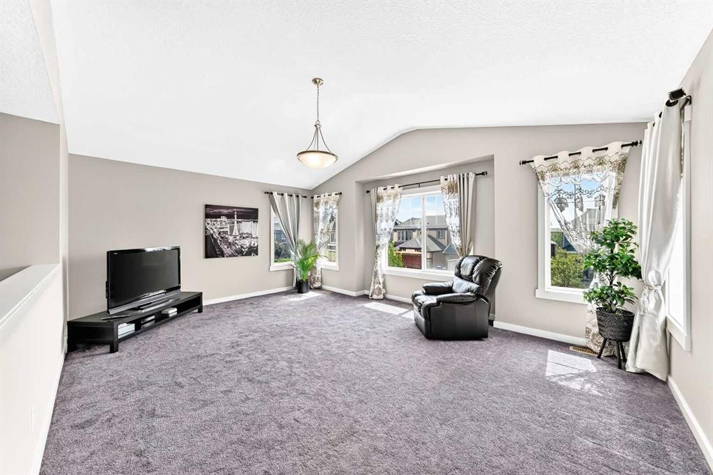 56 Evansborough Green Nw, Calgary, AB - Indoor Photo Showing Other Room