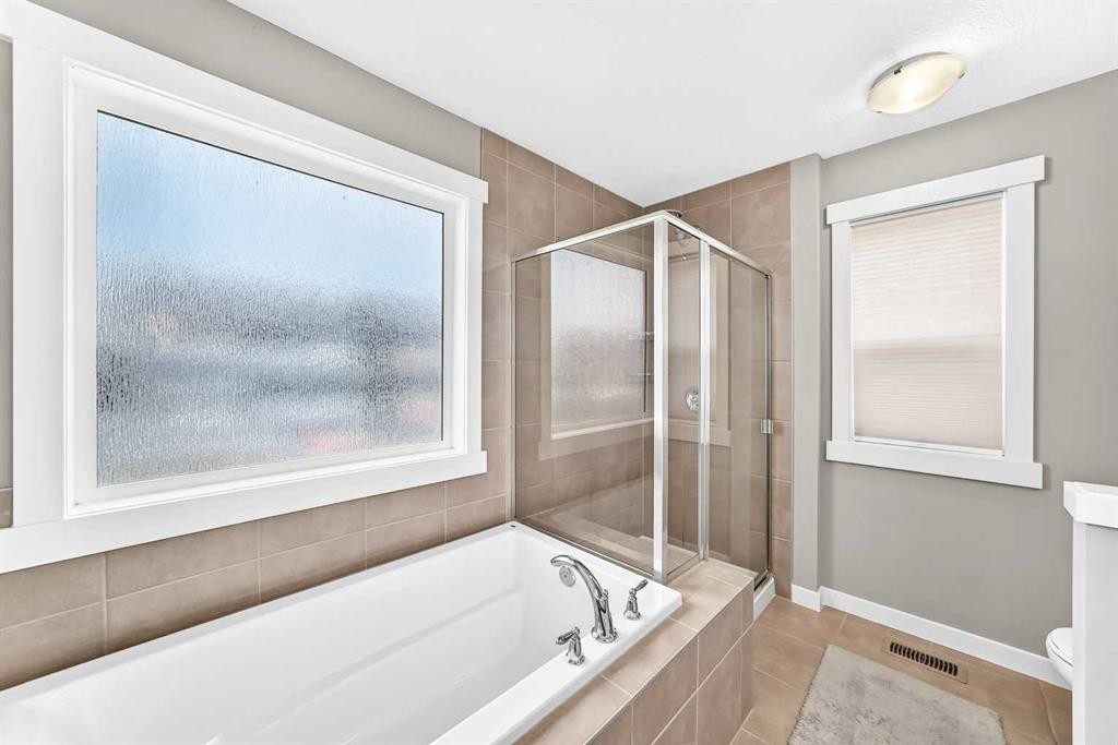 56 Evansborough Green Nw, Calgary, AB - Indoor Photo Showing Bathroom