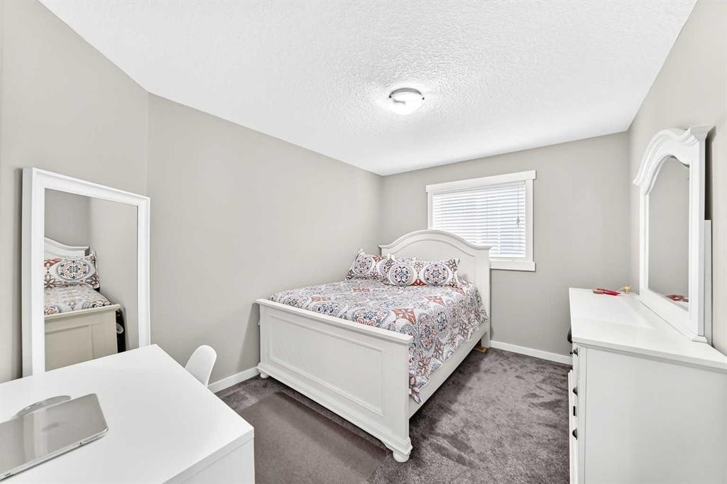 56 Evansborough Green Nw, Calgary, AB - Indoor Photo Showing Bedroom