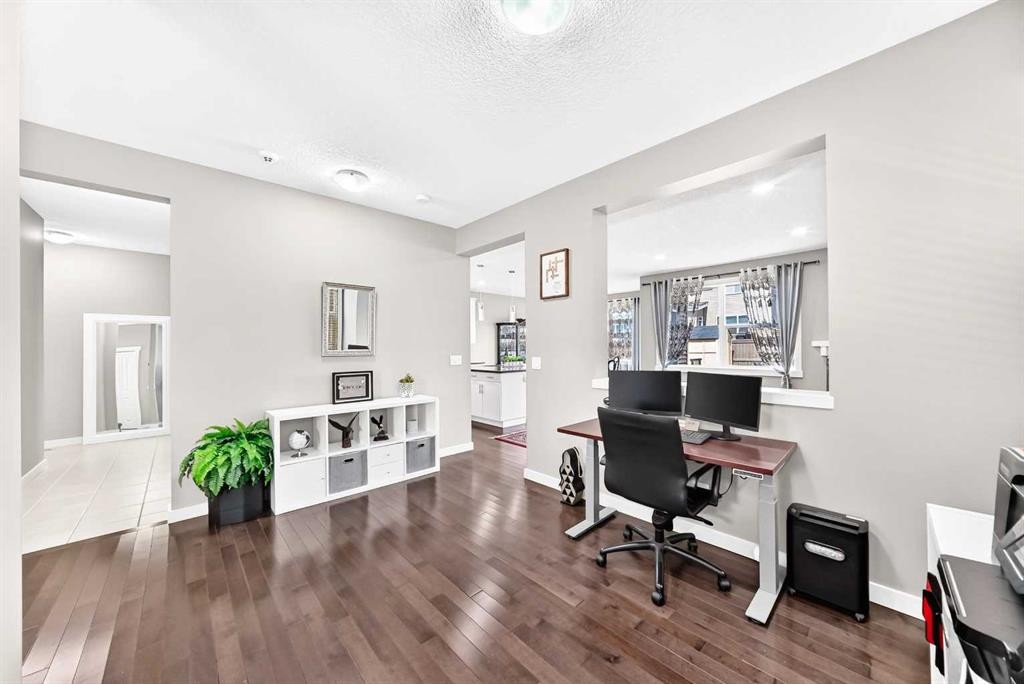 56 Evansborough Green Nw, Calgary, AB - Indoor Photo Showing Office