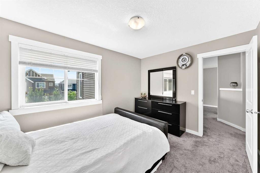56 Evansborough Green Nw, Calgary, AB - Indoor Photo Showing Bedroom