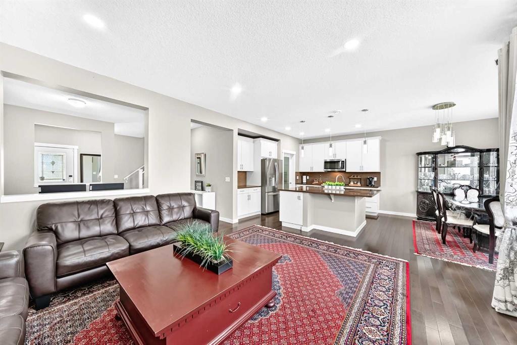 56 Evansborough Green Nw, Calgary, AB - Indoor Photo Showing Living Room