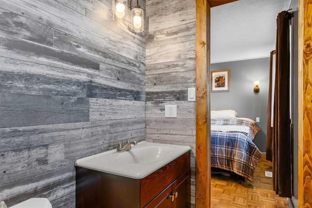 466054 113 Street East, Rural Foothills County, AB - Indoor Photo Showing Bathroom