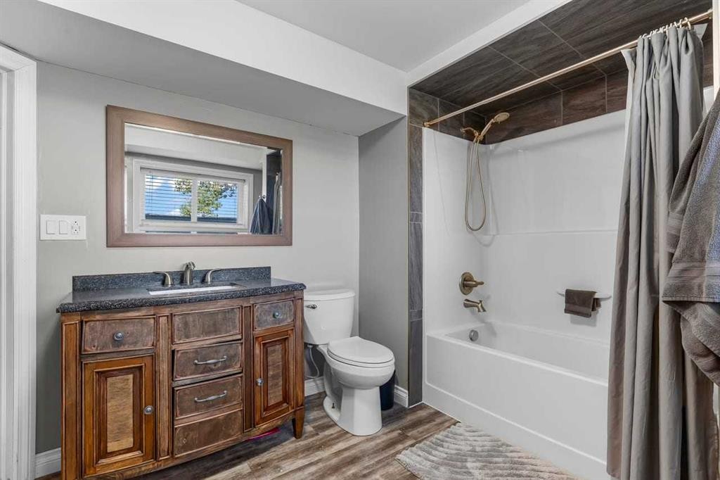 466054 113 Street East, Rural Foothills County, AB - Indoor Photo Showing Bathroom