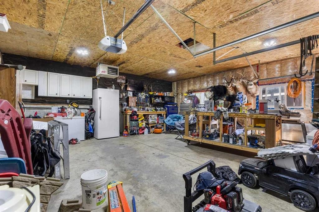 466054 113 Street East, Rural Foothills County, AB - Indoor Photo Showing Garage