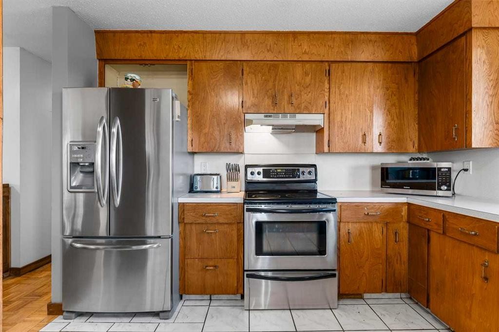 466054 113 Street East, Rural Foothills County, AB - Indoor Photo Showing Kitchen