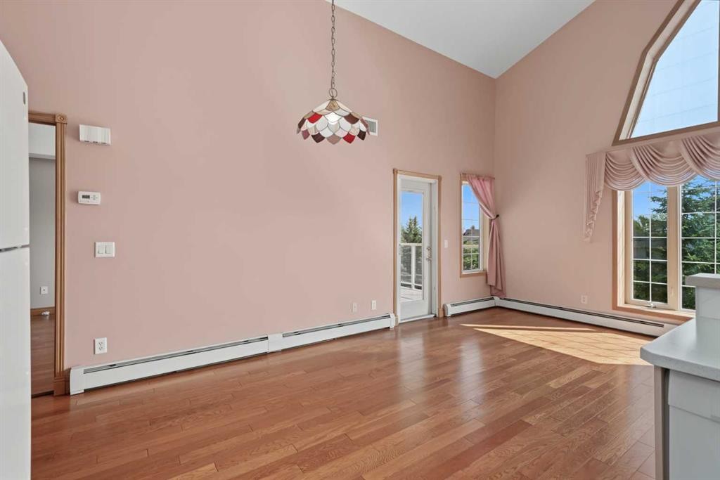 304-728 Country Hills Road Nw, Calgary, AB - Indoor Photo Showing Other Room