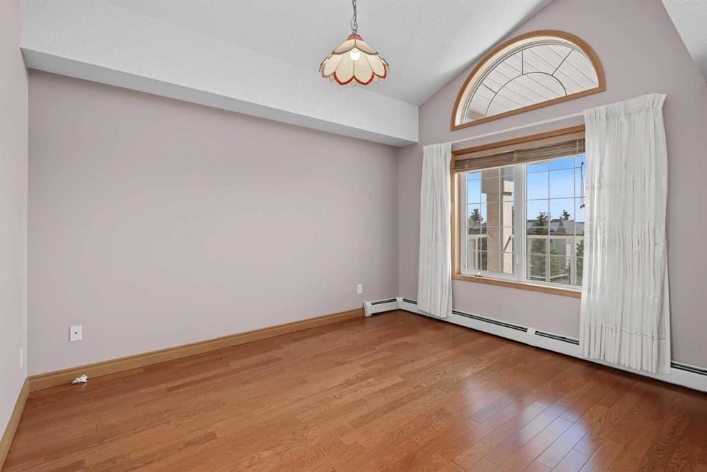 304-728 Country Hills Road Nw, Calgary, AB - Indoor Photo Showing Other Room
