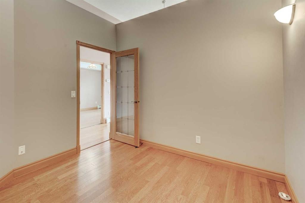 304-728 Country Hills Road Nw, Calgary, AB - Indoor Photo Showing Other Room