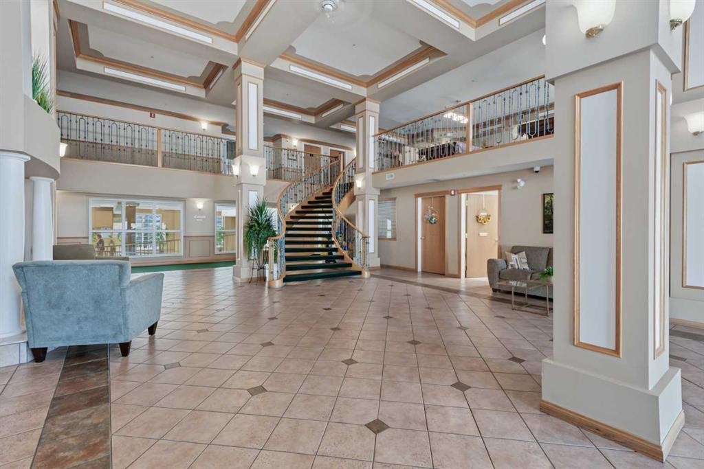 304-728 Country Hills Road Nw, Calgary, AB - Indoor Photo Showing Other Room