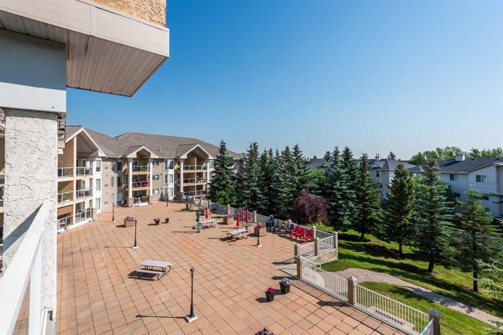 304-728 Country Hills Road Nw, Calgary, AB - Outdoor